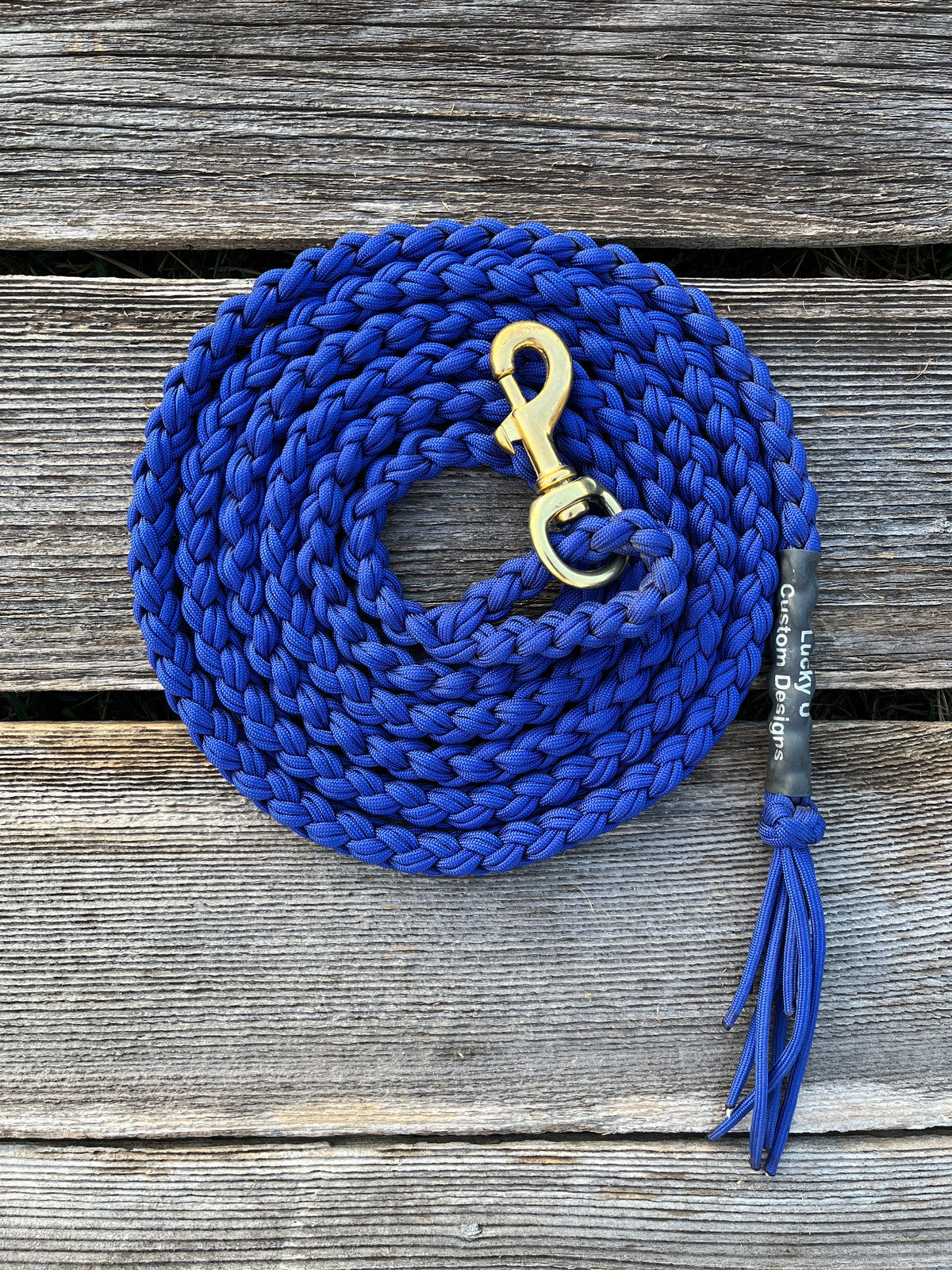 Blue paracord lead