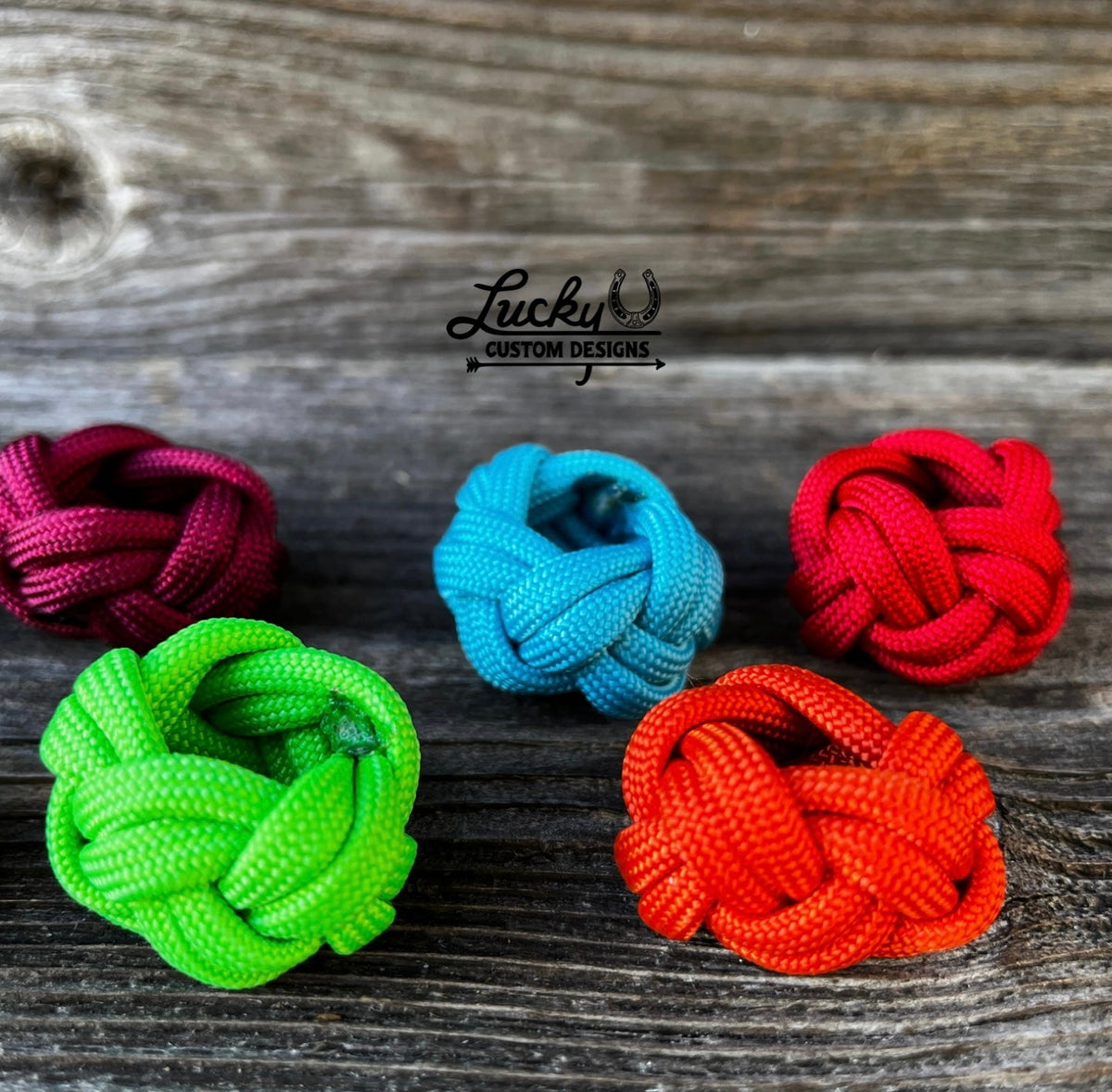 Simple wild rag slides out of one strand of paracord that's smooth on the inside and will keep your rag snug