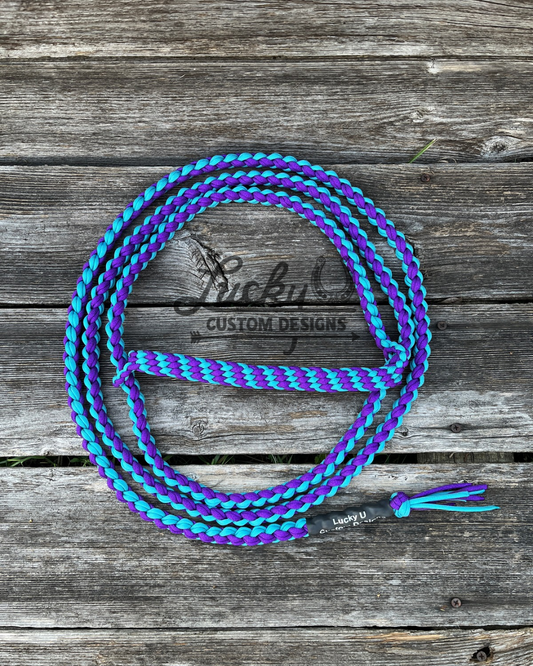 Strong and durable cow halter with a flat nose band made from 550 paracord. 8 strands of cord only cut once! This halter will be comfortable on your cow and on your hands!&nbsp;