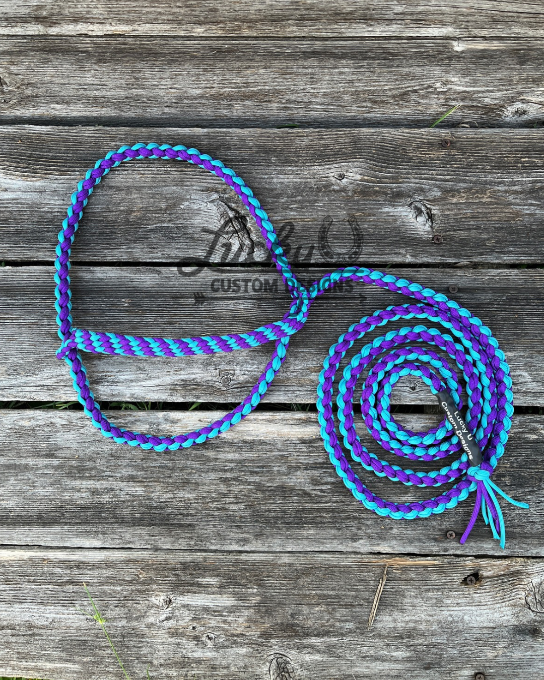 Strong and durable cow halter with a flat nose band made from 550 paracord. 8 strands of cord only cut once! This halter will be comfortable on your cow and on your hands!
