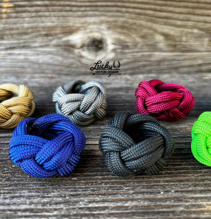 Simple wild rag slides out of one strand of paracord that's smooth on the inside and will keep your rag snug