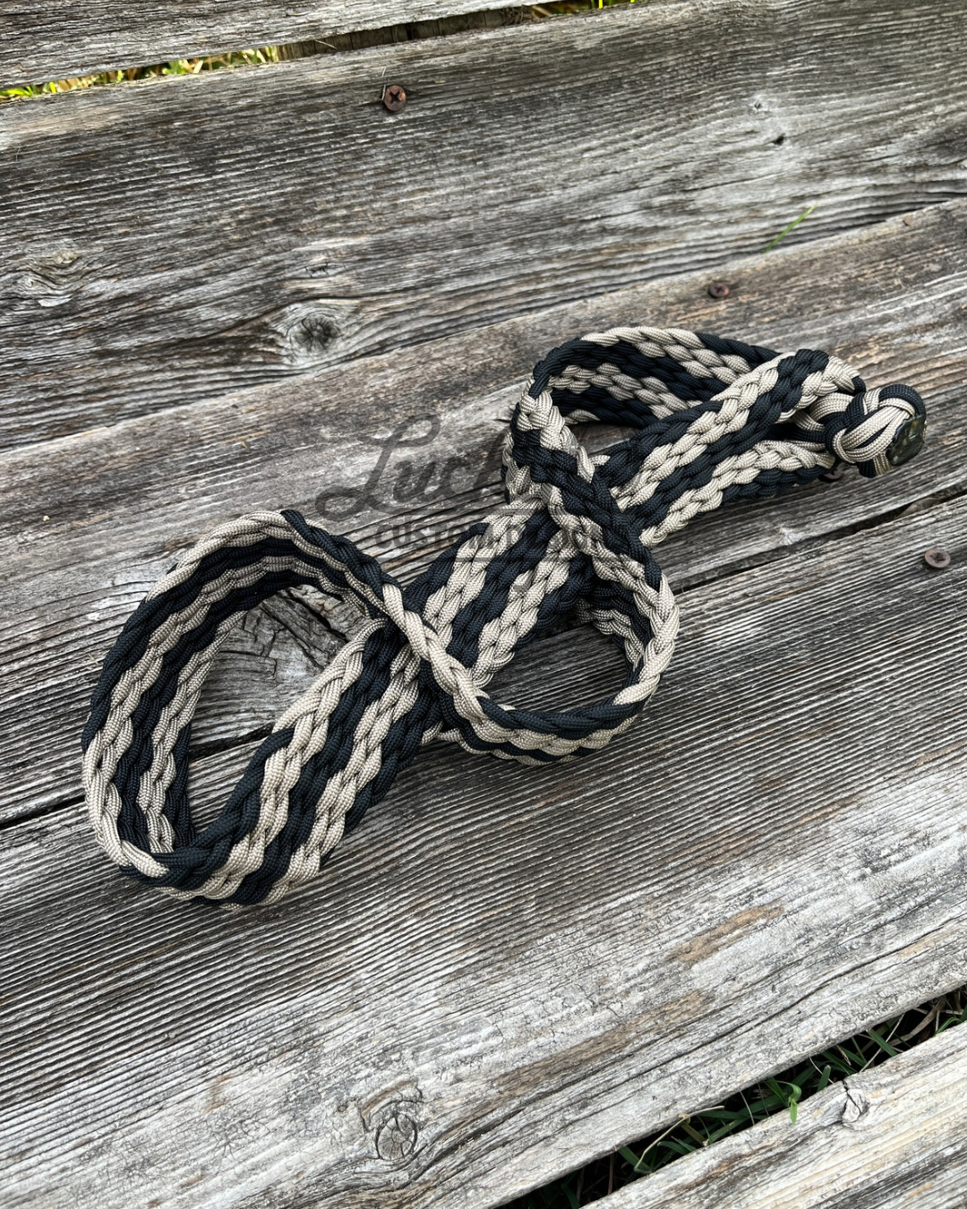 Hobbles that are comfortable for your horse but strong enough to keep them still. Easy storage when not in use.

Built with 16 strands of 550 paracord