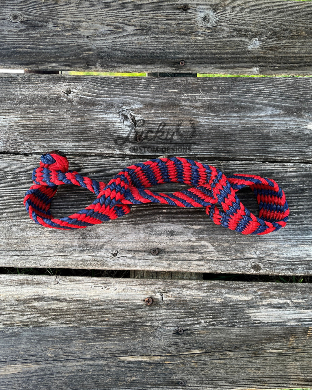 Hobbles that are comfortable for your horse but strong enough to keep them still. Easy storage when not in use.

Built with 16 strands of 550 paracord